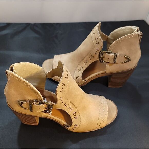 BRAND NEW JELLYPOP CUT-OUT DESIGN BLOCK HEEL BOOTIE - Picture 4 of 15